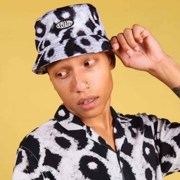 Petals and Peacocks In The Clouds Tie Dye Bucket Hat - NWT - Picture 2 of 4